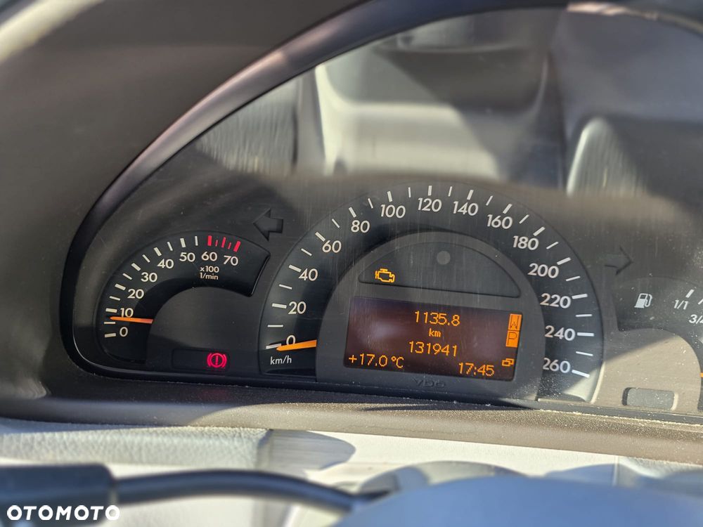 Mercedes-Benz Klasa C 320 4Matic Avantgarde Sport Edition - 37