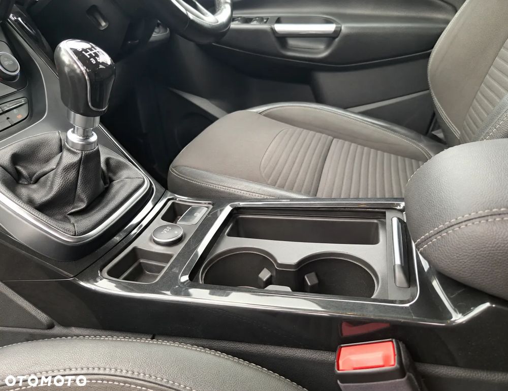 Ford Kuga 2.0 TDCi 2x4 Business Edition - 13