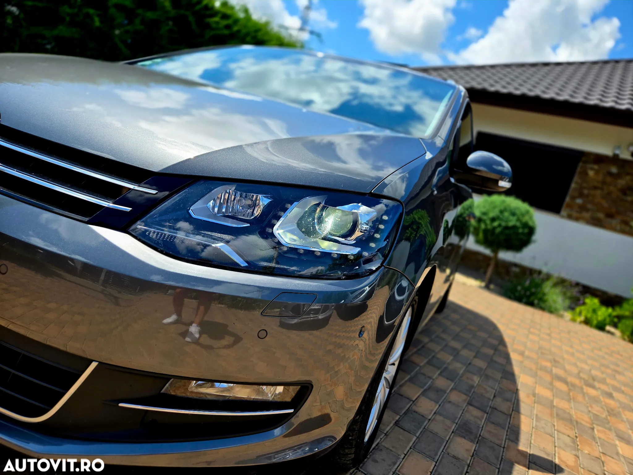 Volkswagen Sharan 2.0 TDI DSG Blue Motion Highline - 2
