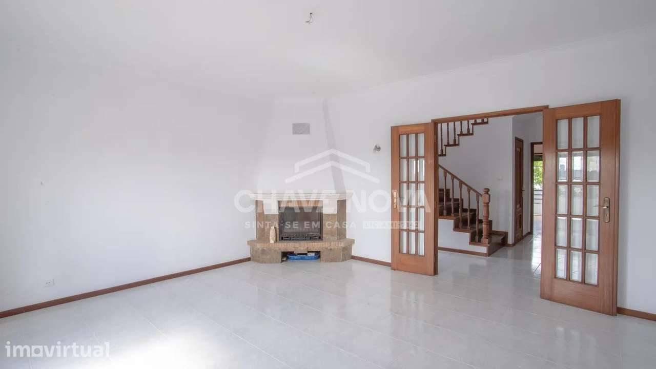 Andar Moradia V2 c/ Terraço e Garagem Box em Rio Tinto - Grande imagem: 2/38