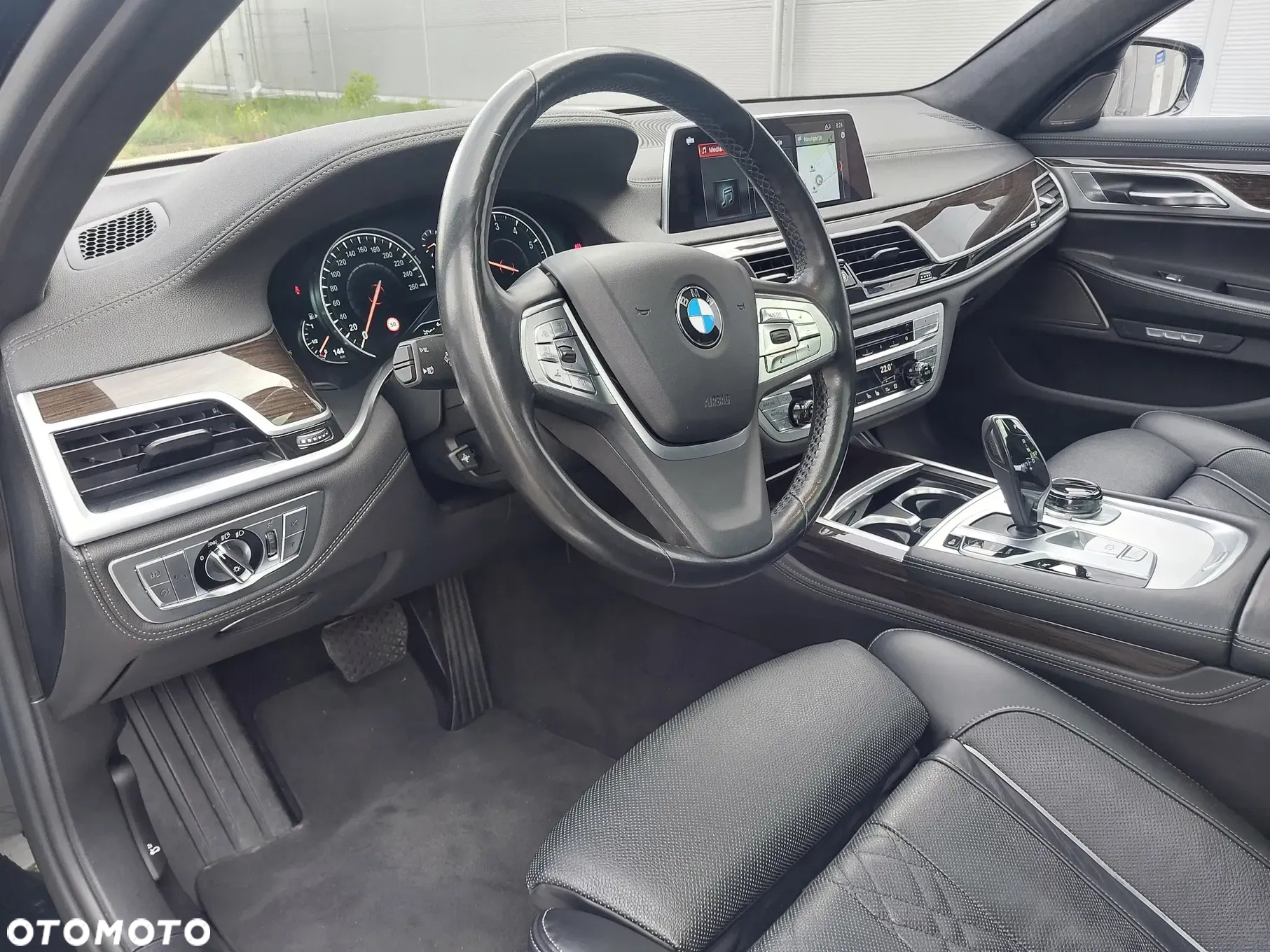 BMW Seria 7 750i xDrive - 5