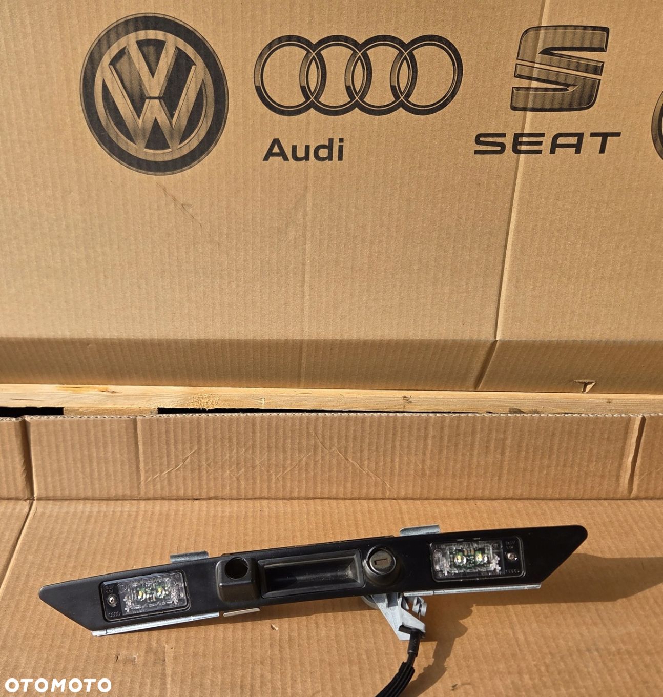 AUDI A8 D8 D4 LIFT BLENDA KLAMKA KLAPY BAGAŻNIKA OŚWIETLENIE 4H0827574B - 1