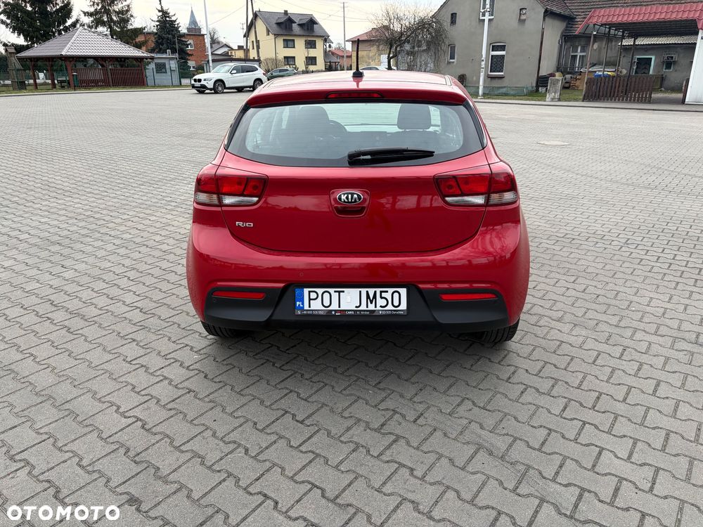 Kia Rio 1.2 L - 6