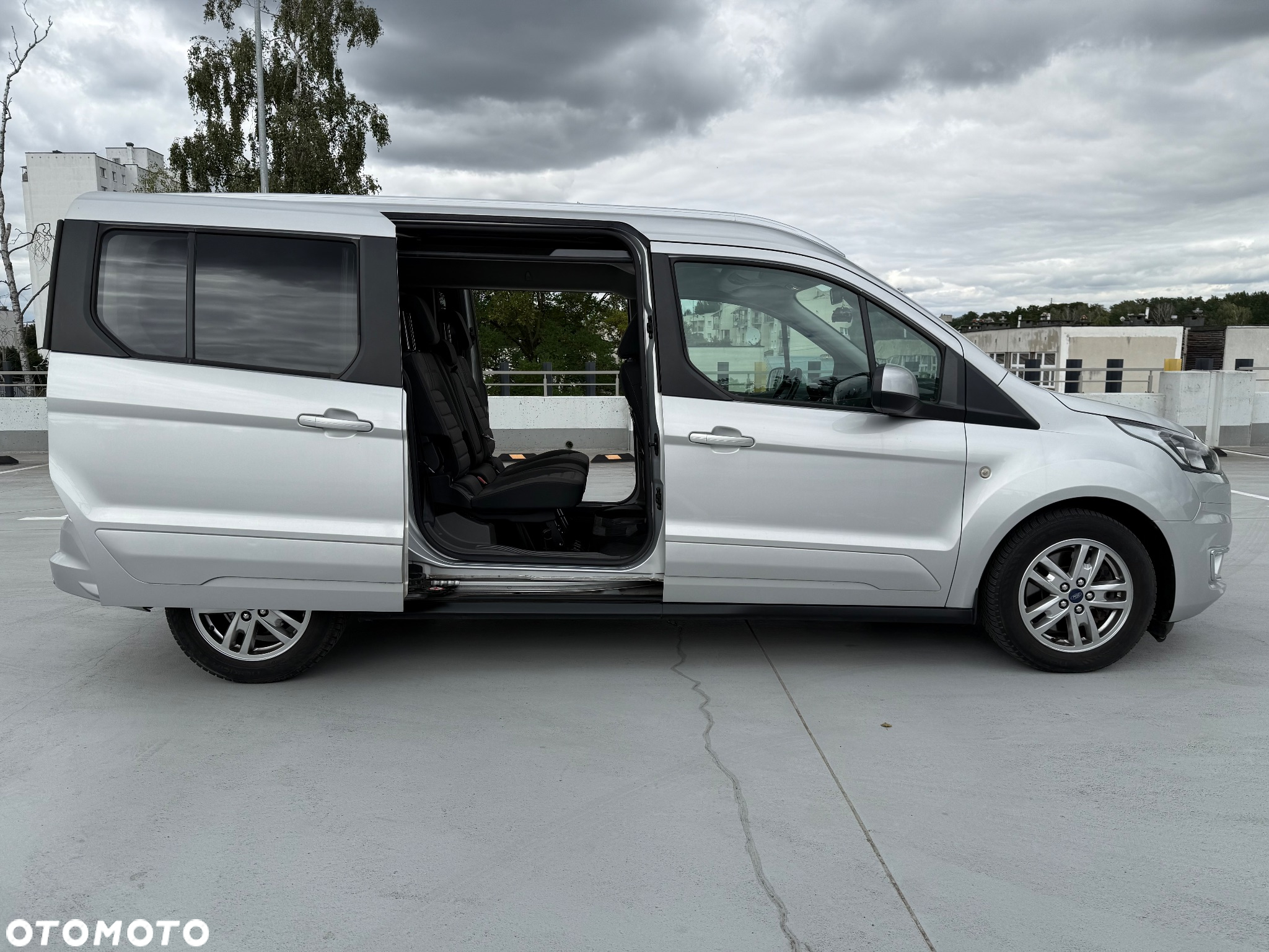 Ford Tourneo Connect Grand - 11