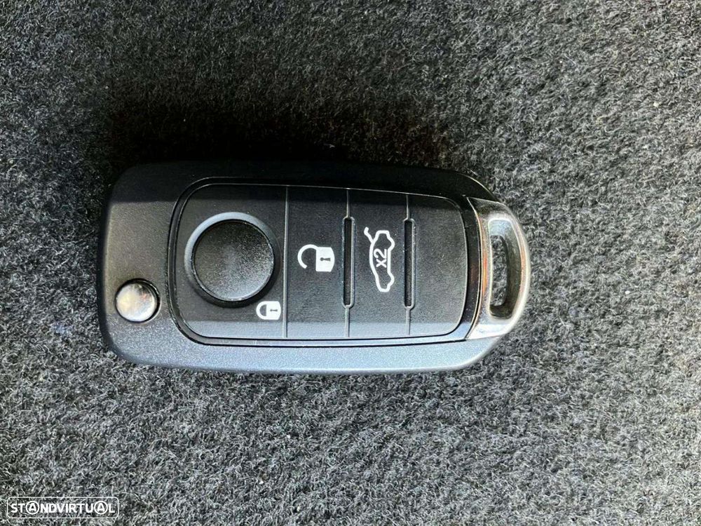 Fiat Tipo 1.3 M-Jet Lounge J17 - 18