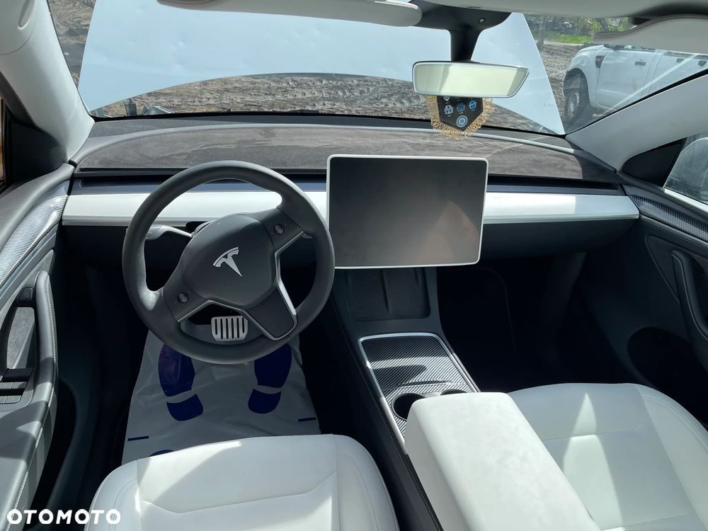 Tesla Model Y Long Range Dual Motor AWD - 8