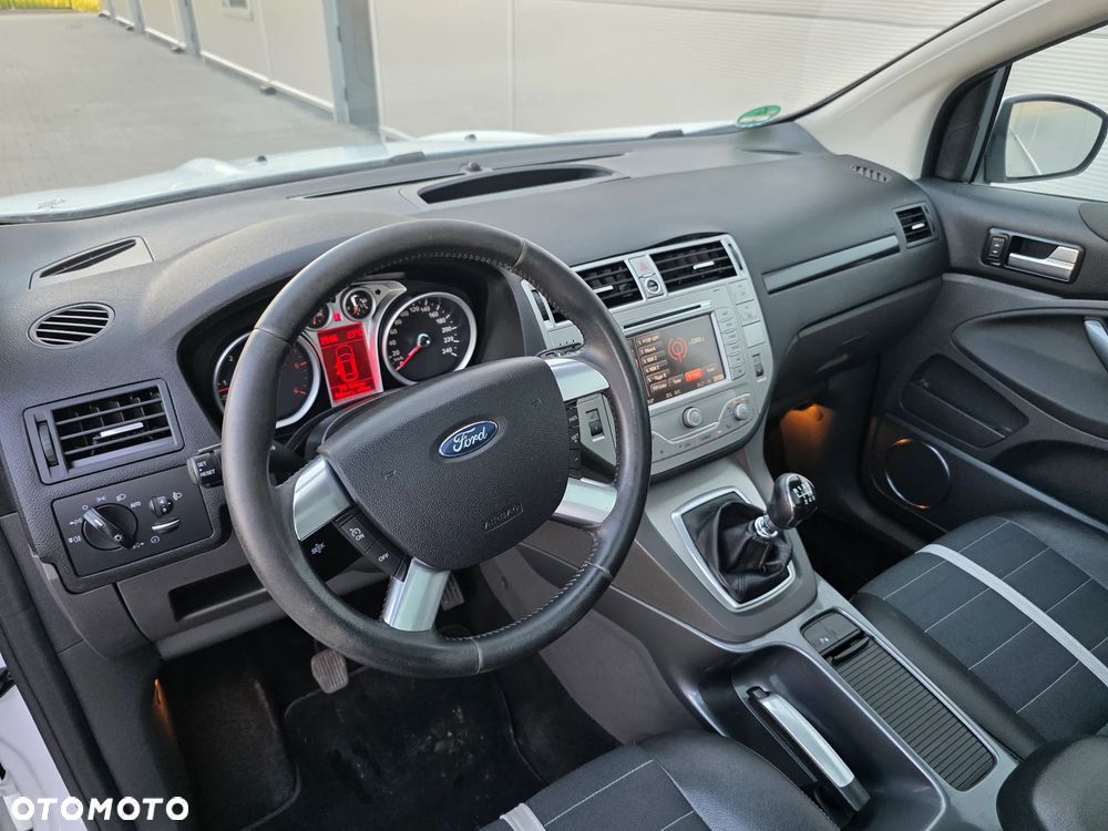 Ford Kuga 2.0 TDCi 4x4 Titanium - 25