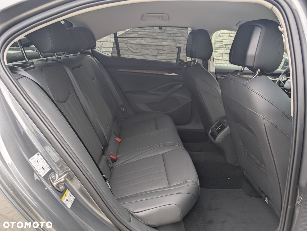 Skoda Superb 2.0 TDI SCR 4x4 L&K DSG - 9