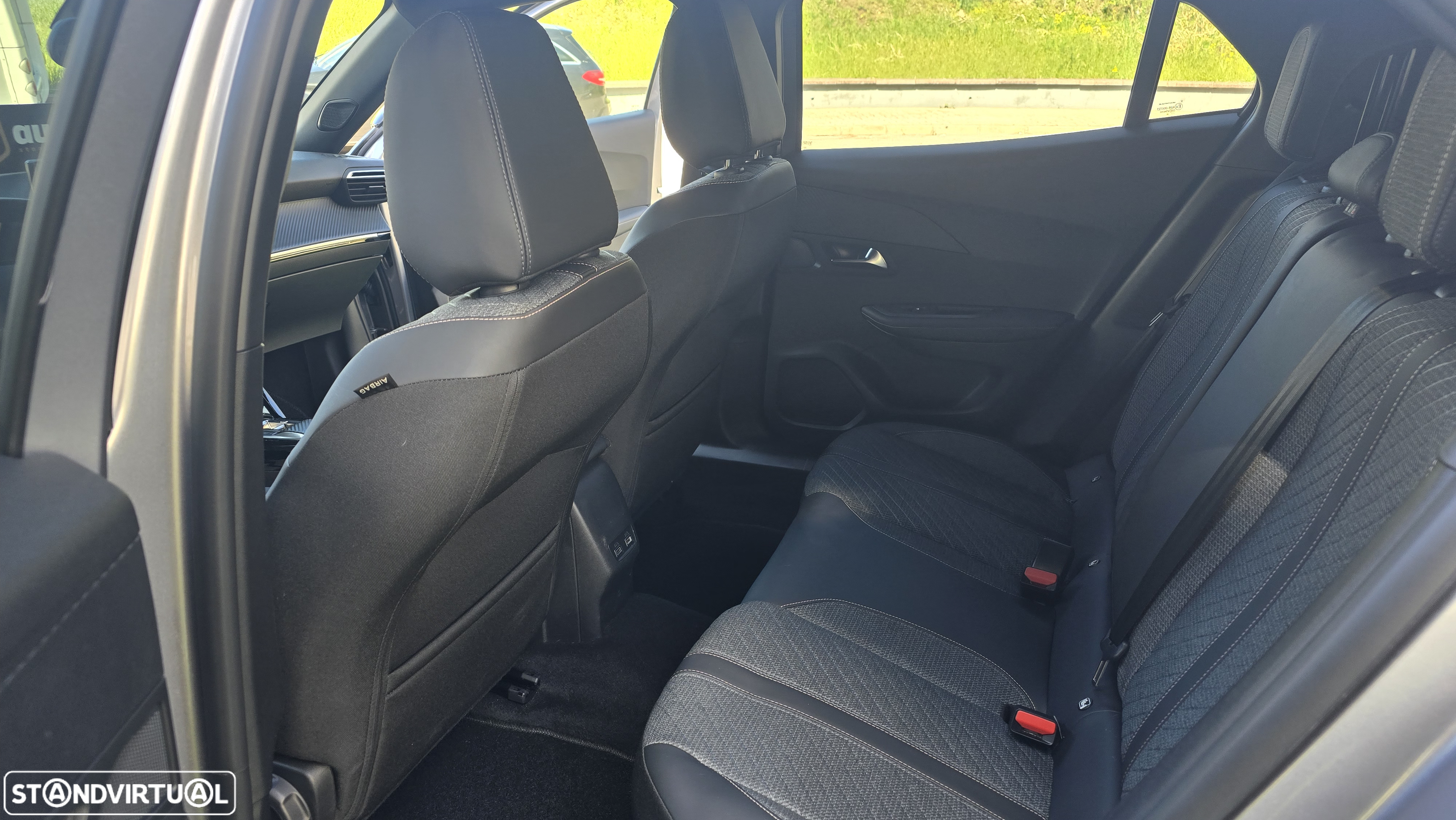 Peugeot 2008 1.2 PureTech Allure Pack EAT8 - 19