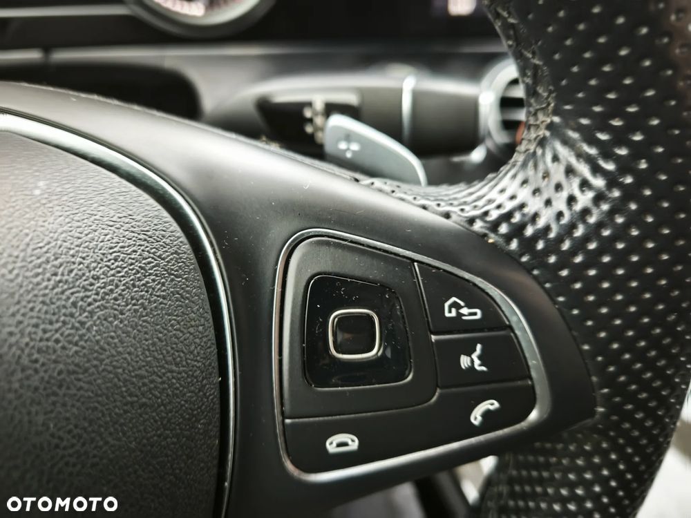 Mercedes-Benz Klasa E 220 d 4Matic 9G-TRONIC - 10