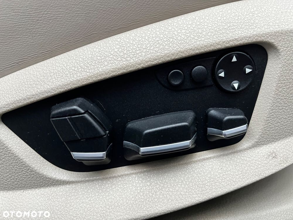BMW Seria 7 750i - 30