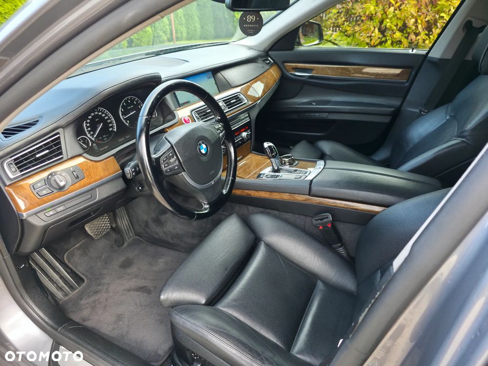 BMW Seria 7 740i - 17