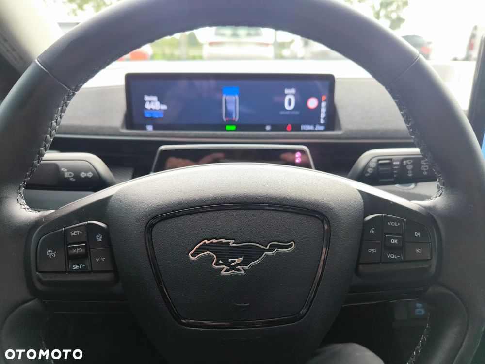 Ford Mustang Mach-E PREMIUM - 26