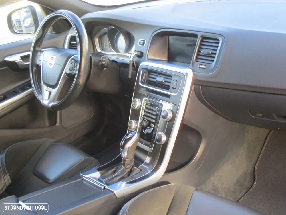 Volvo V60 2.0 D4 R-Design Summum Geartronic - 17