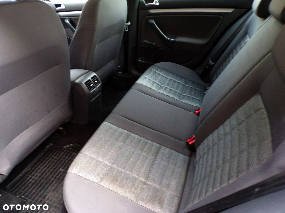 Volkswagen Golf - 25