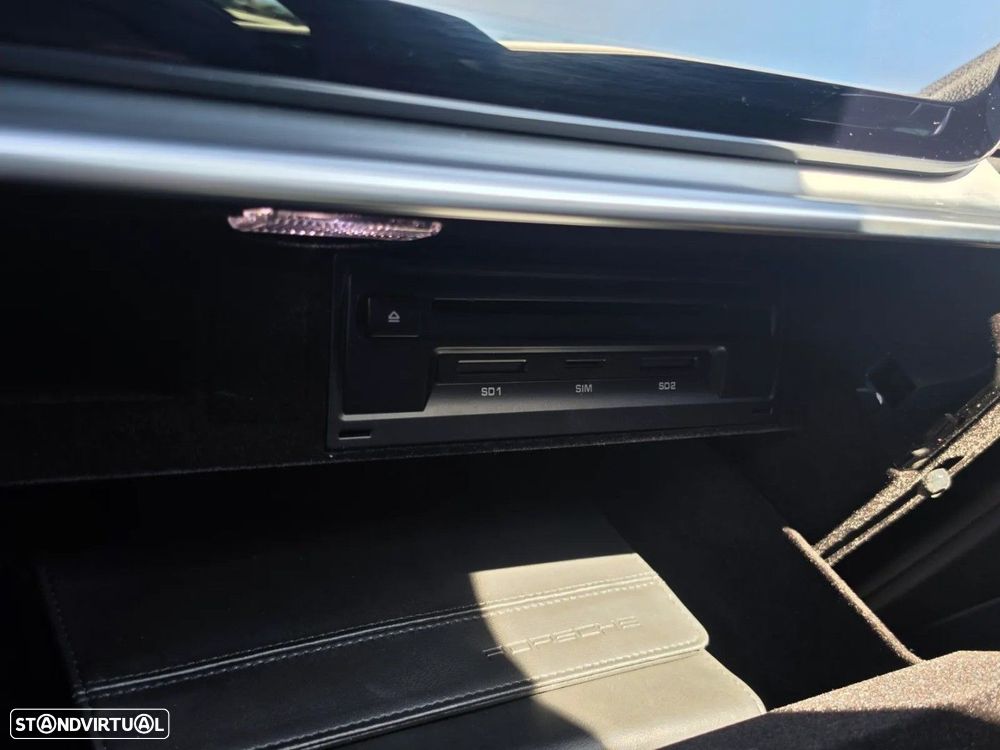 Porsche Panamera 4 E-Hybrid - 31