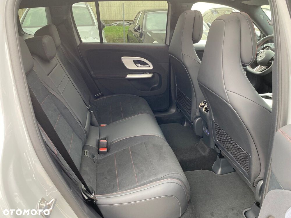 Mercedes-Benz GLB - 22
