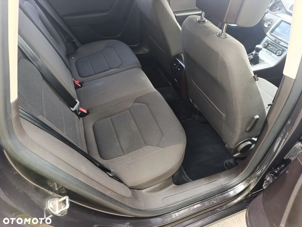 Volkswagen Passat - 19