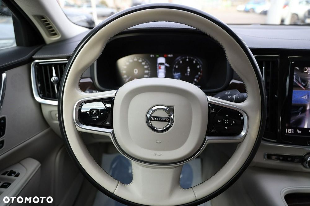 Volvo S90 - 17