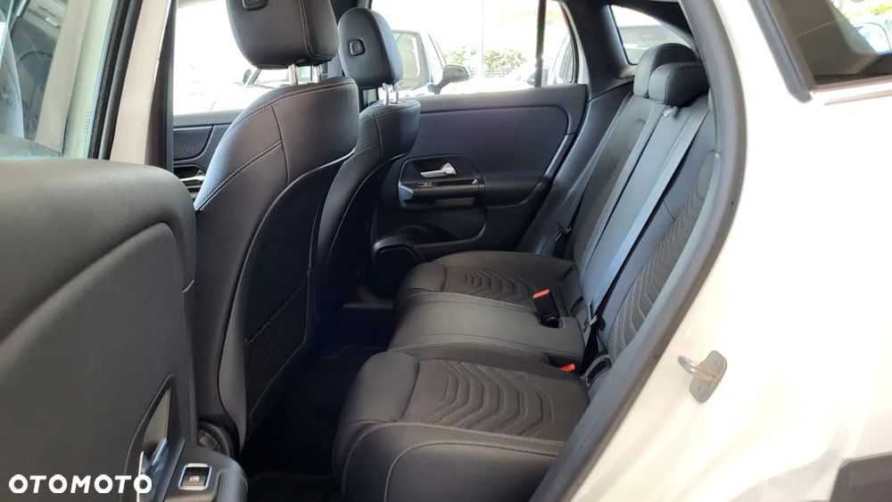 Mercedes-Benz GLA 200 Style - 12