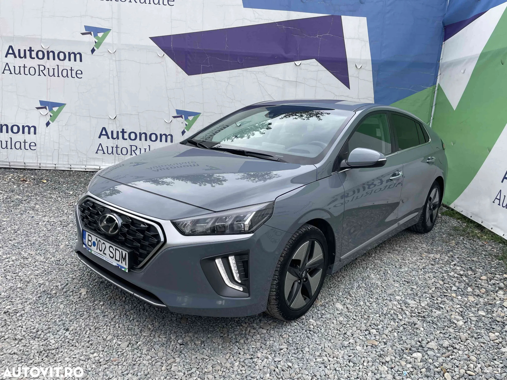 Hyundai IONIQ - 3
