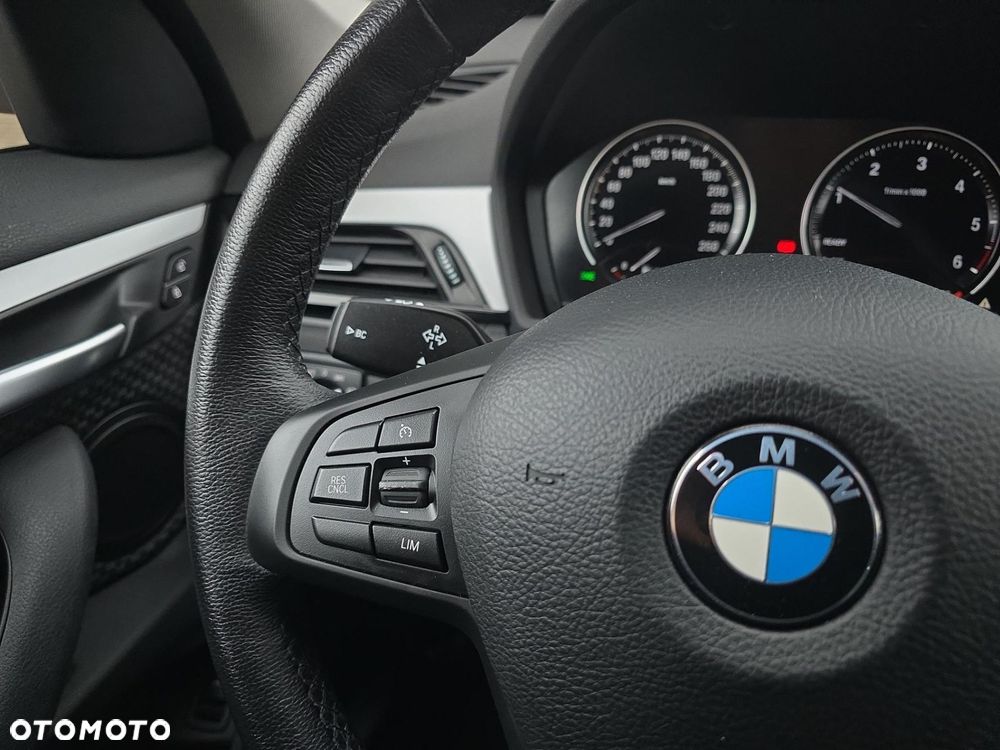 BMW X1 sDrive16d - 12