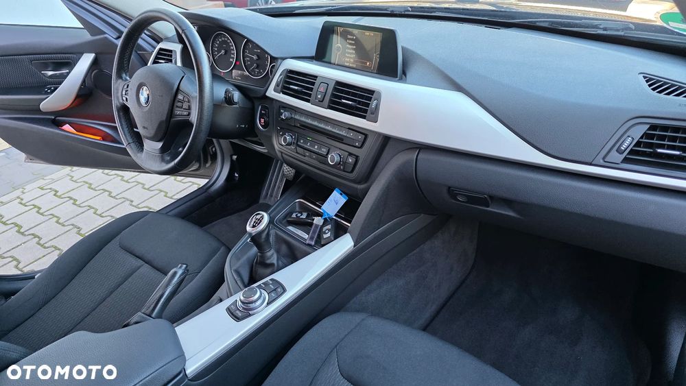 BMW Seria 3 320i Modern Line - 22