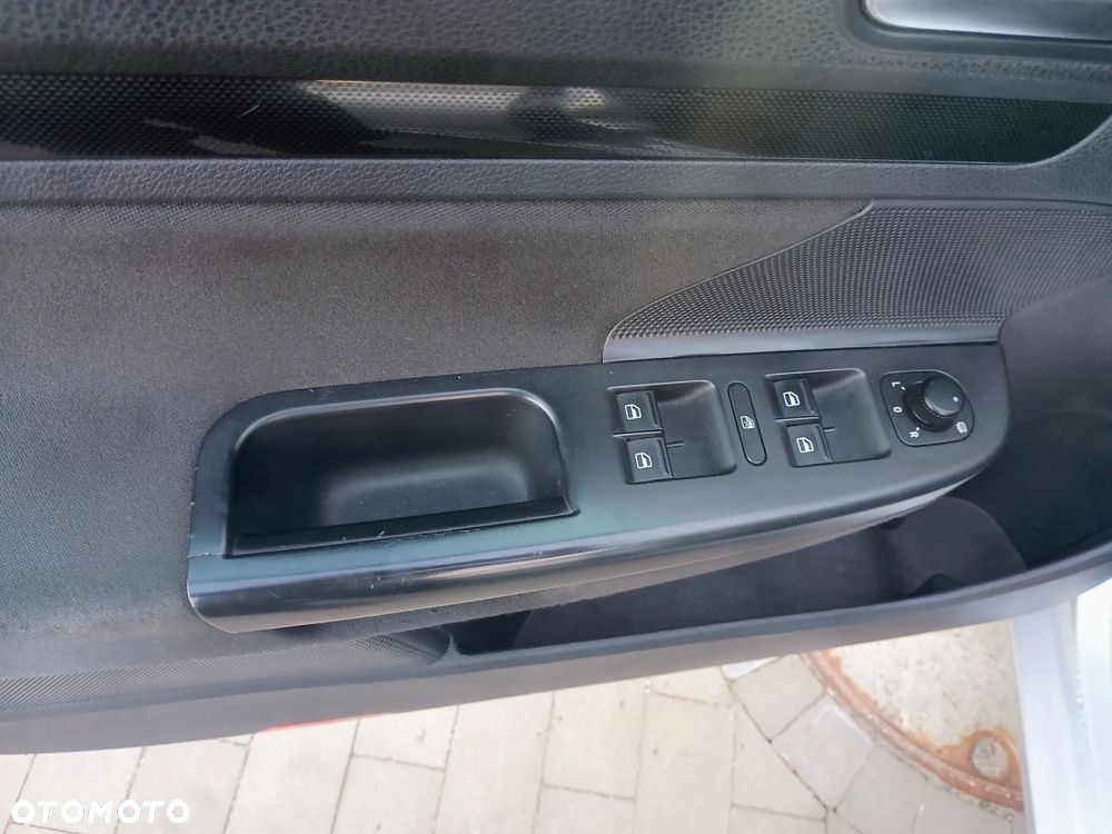 Volkswagen Golf 1.6 TDI DPF Highline - 15