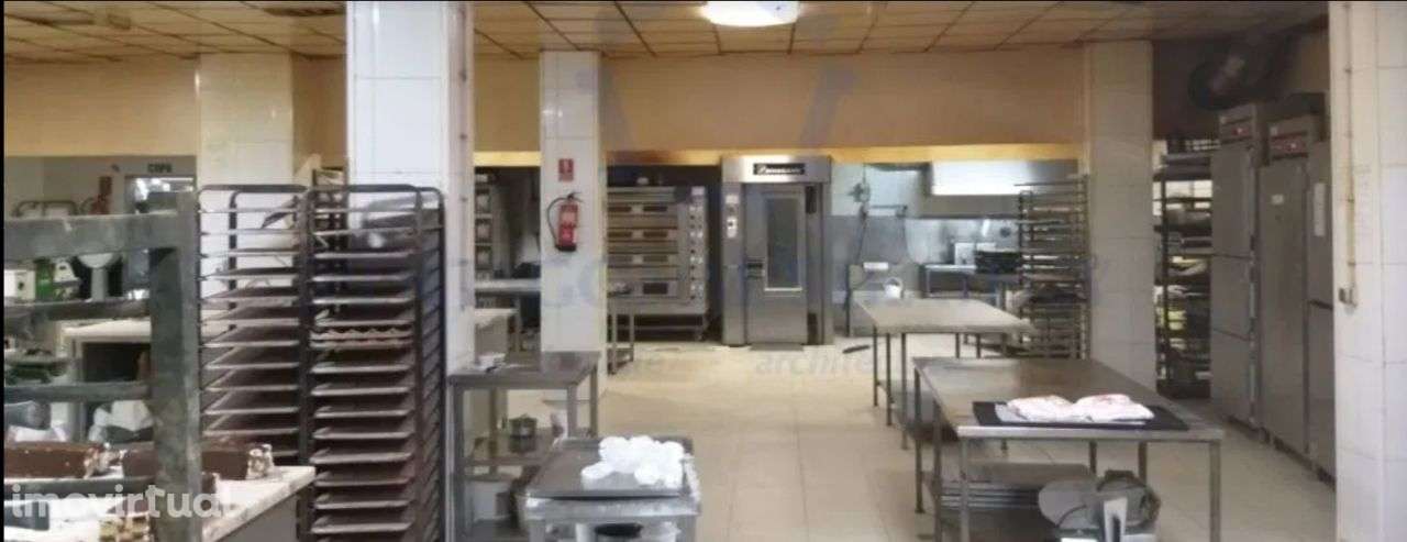 Trespassa-se Fábrica de Pastelaria em Lisboa completamente equipada - Grande imagem: 2/11