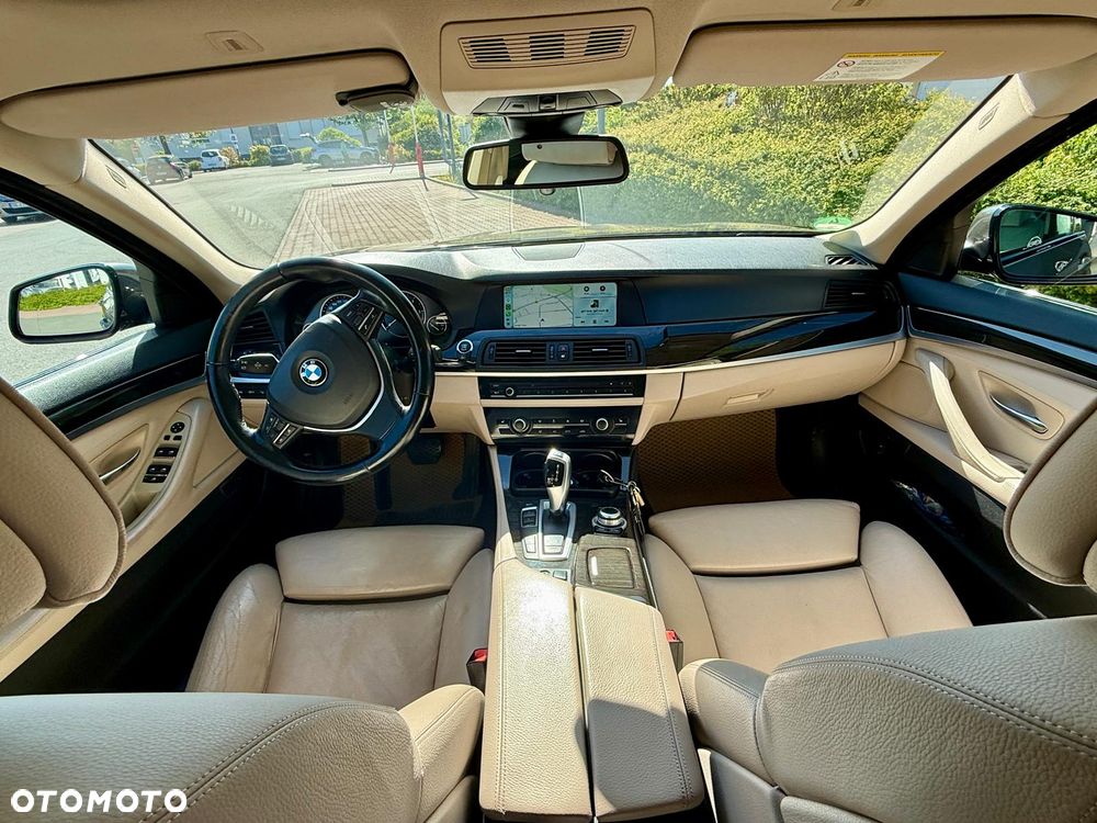 BMW Seria 5 525d xDrive - 11