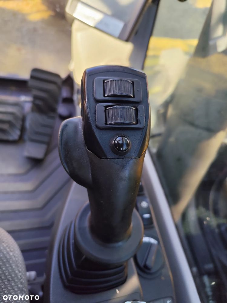 Volvo EC 220 DL - 27