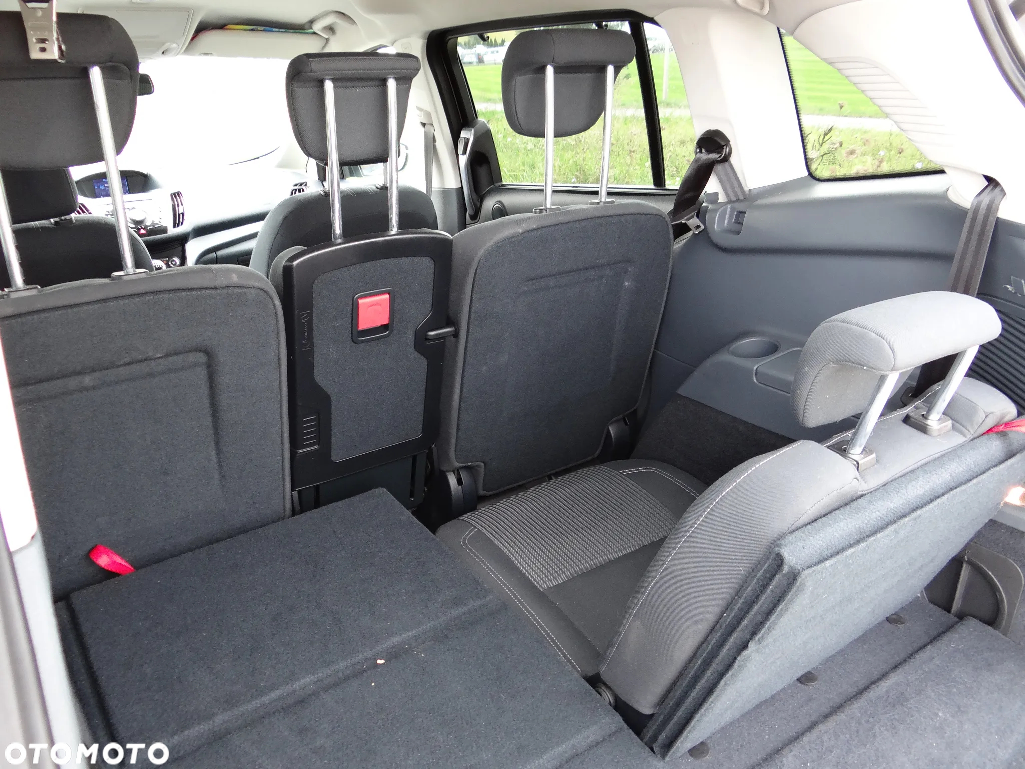 Ford Grand C-MAX - 11