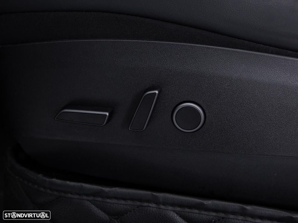 Tesla Model Y Long Range Dual Motor AWD - 17