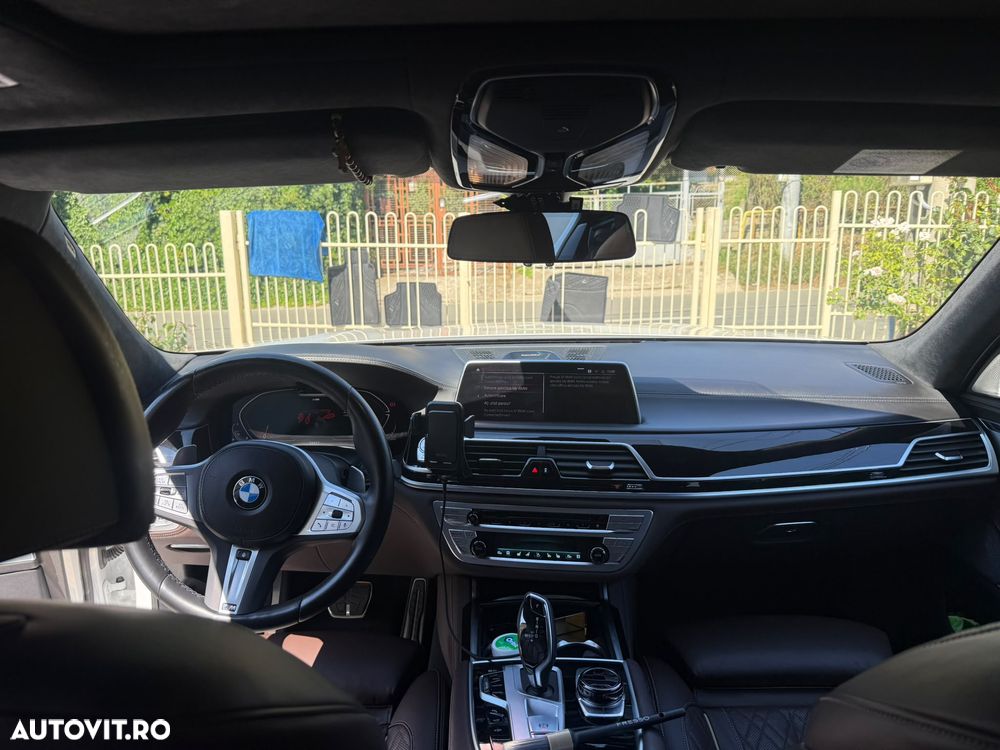 BMW Seria 7 750i xDrive - 11