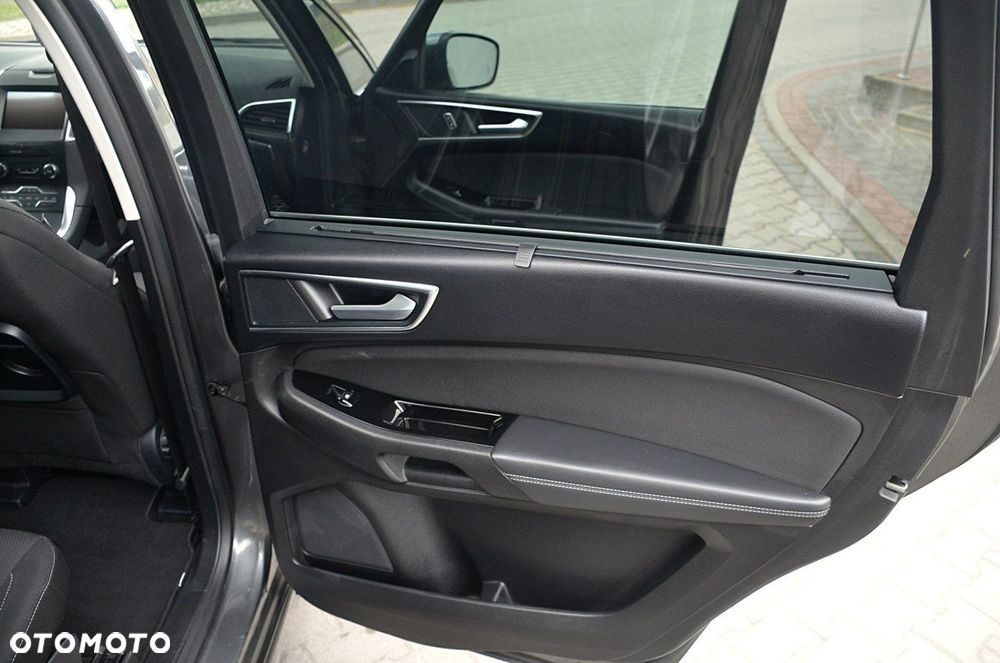 Ford S-Max - 17