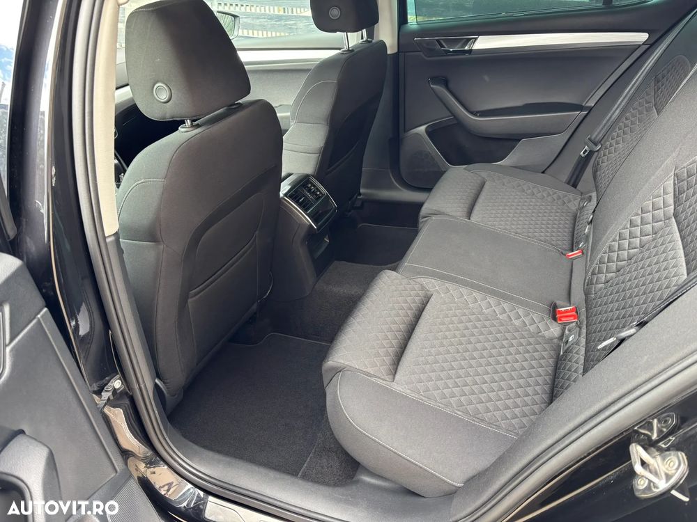 Skoda Superb 2.0 TDI DSG Ambition - 26