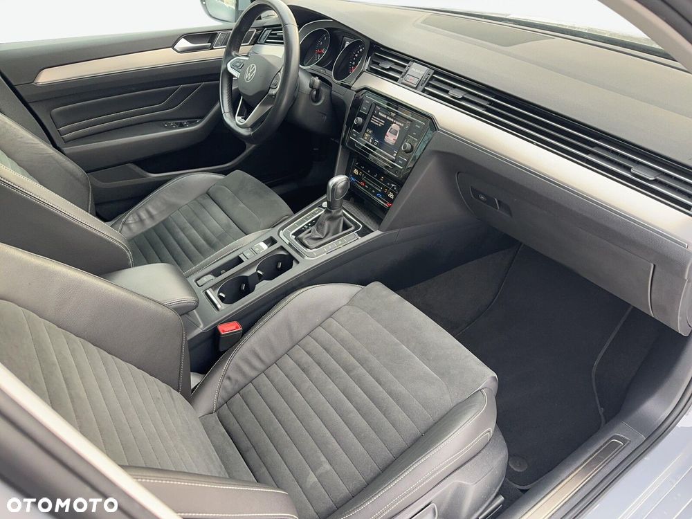 Volkswagen Passat - 12