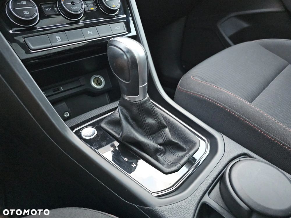 Volkswagen Touran - 14