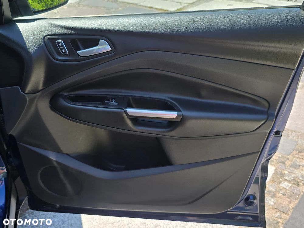 Ford Kuga 1.6 EcoBoost 2x4 Titanium - 22