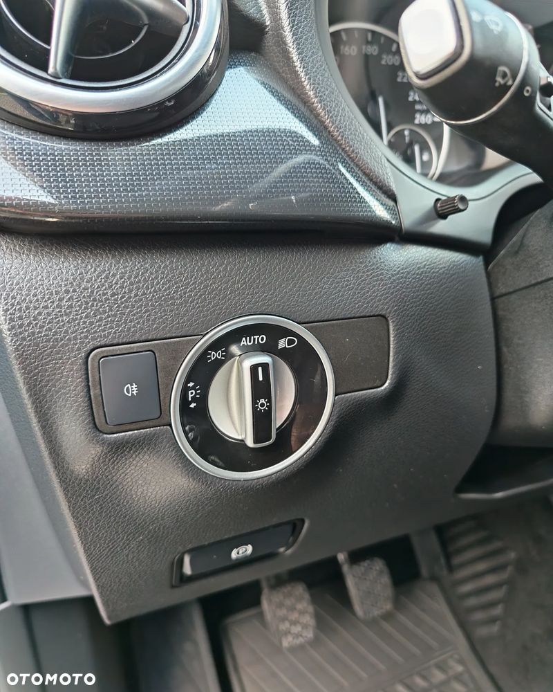 Mercedes-Benz Klasa B 180 BlueEFFICIENCY Edition Style - 26