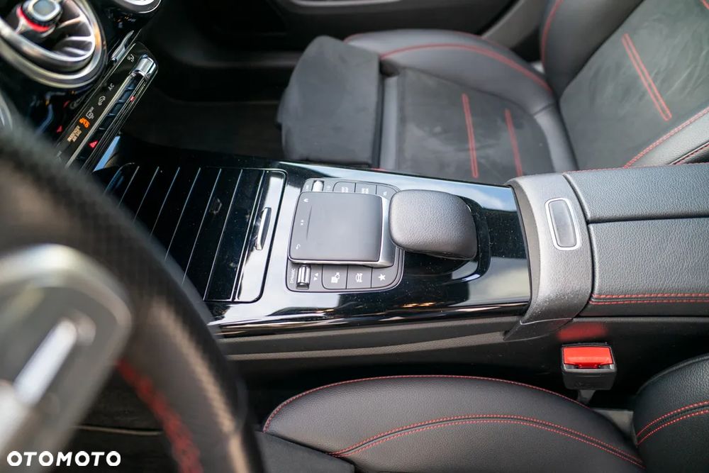 Mercedes-Benz Klasa A 180 d 8G-DCT Edition 2021 - 37