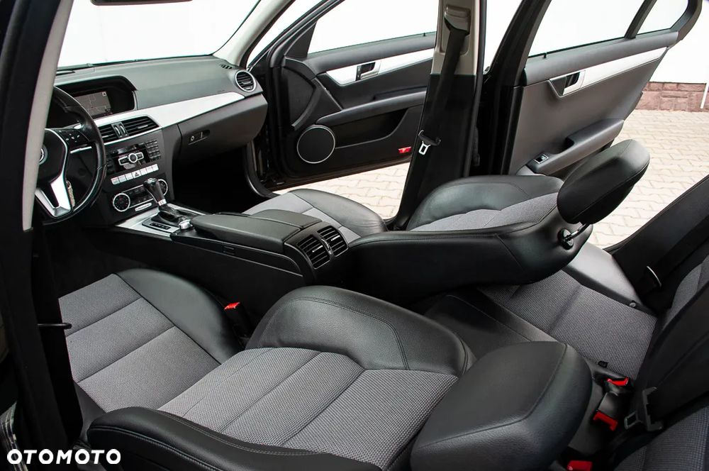 Mercedes-Benz Klasa C 180 BlueEFFICIENCY 7G-TRONIC Avantgarde - 25