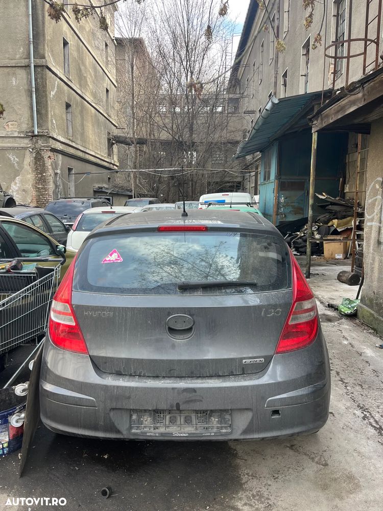 Dezmembrez Hyundai I30 gri inchis 2007 1,6 CRDI - 2
