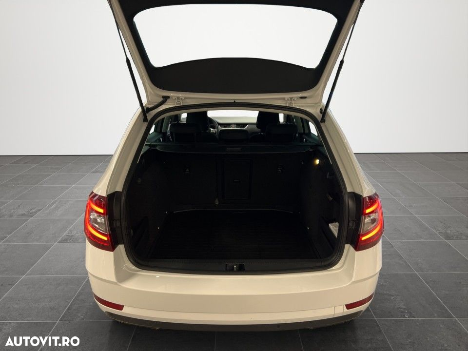 Skoda Octavia Combi Diesel 2.0 TDI 4X4 DSG Style - 17