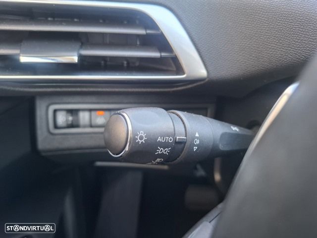 Peugeot 3008 225 e-EAT8 Allure Pack - 30