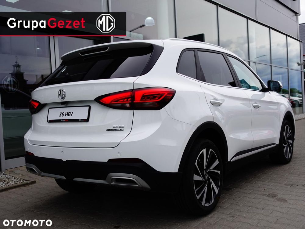MG ZS - 12