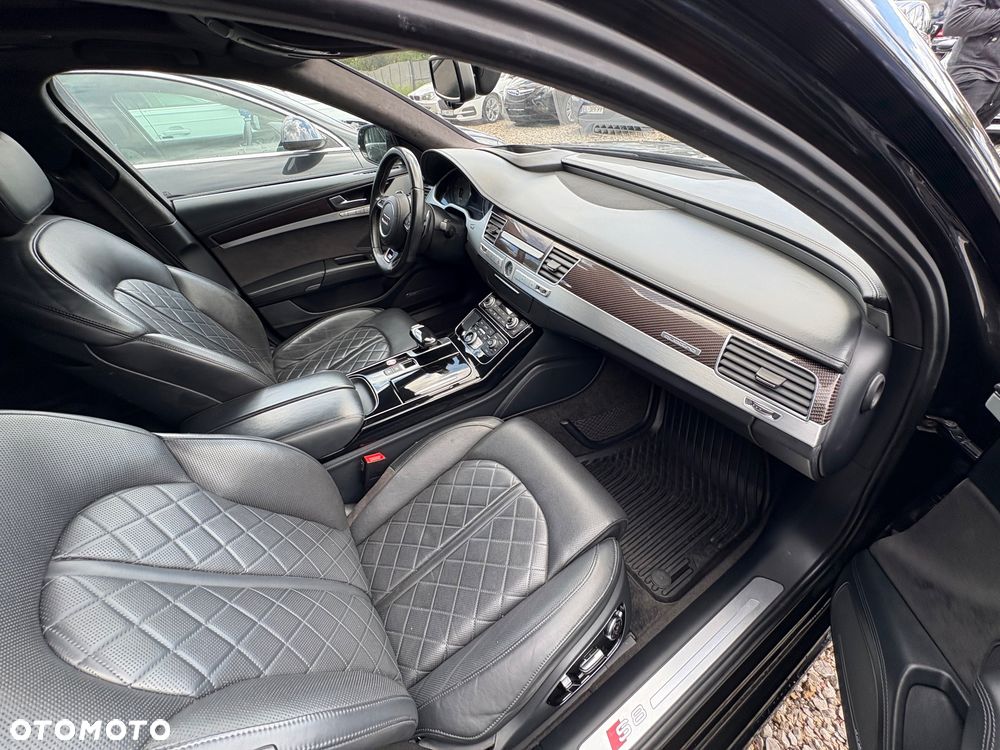 Audi S8 Plus - 26