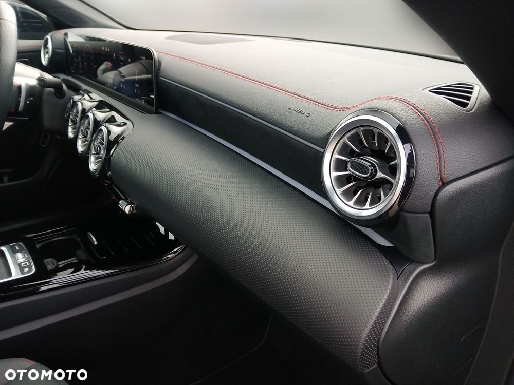 Mercedes-Benz CLA 180 mHEV AMG Line 7G-DCT - 16