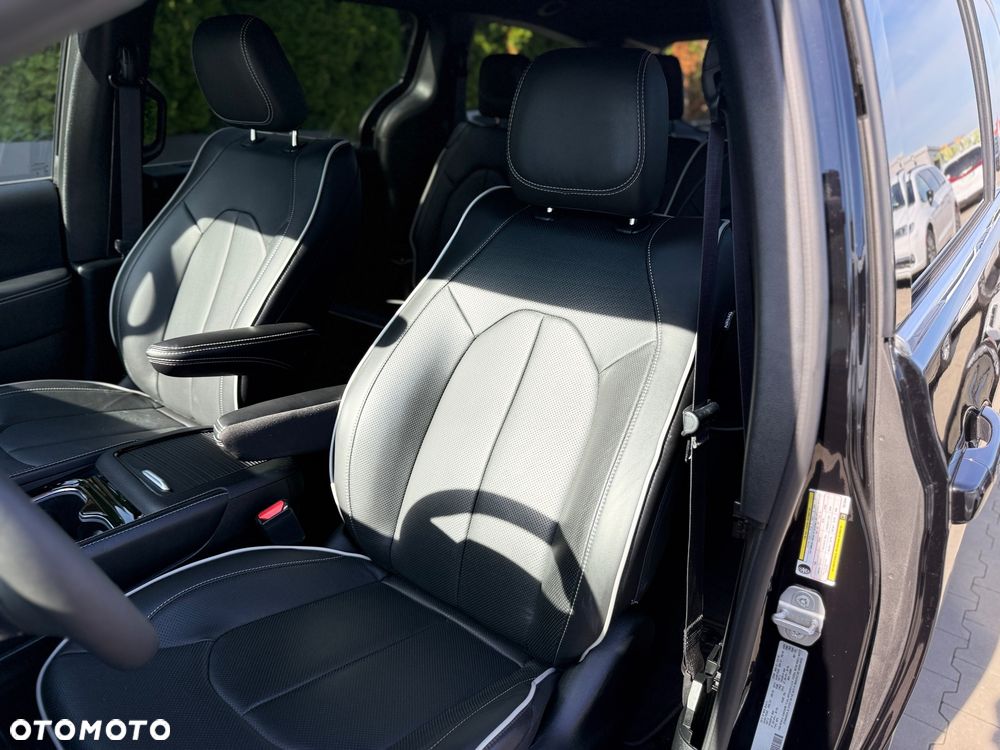 Chrysler Pacifica - 16