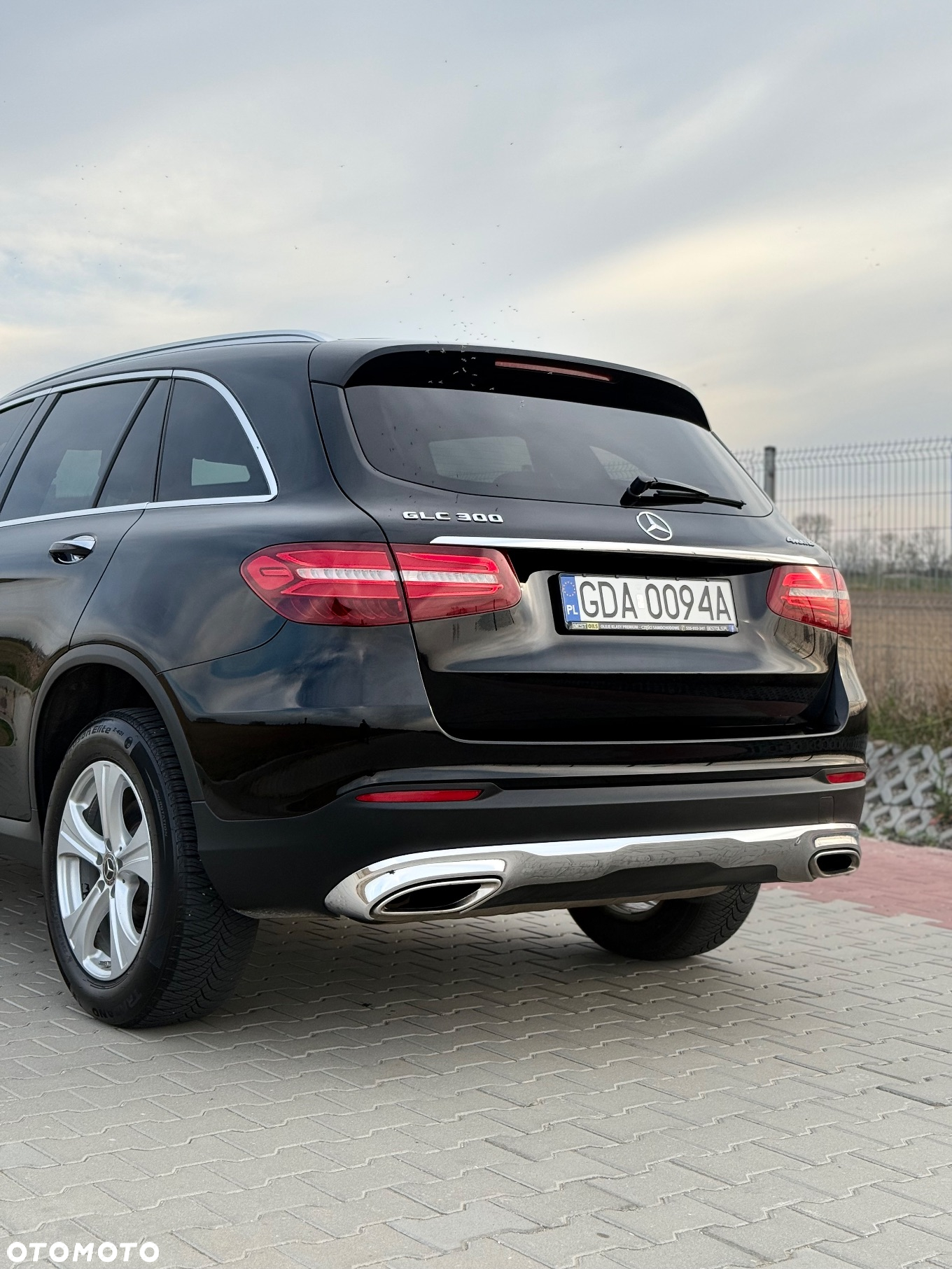 Mercedes-Benz GLC 300 4Matic 9G-TRONIC Exclusive - 9